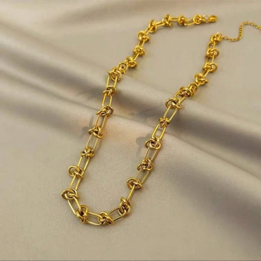 Gold Twisted Knot Necklace